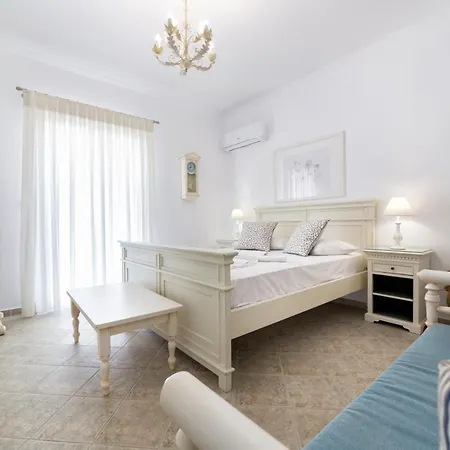 Willa Panos Asteras *