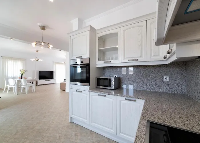 Panos Asteras * Isterni (Paros)